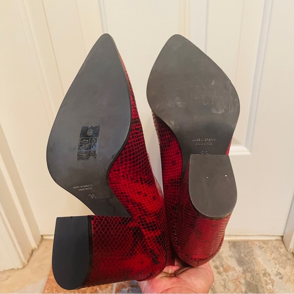 👢Stunning Red & Black Snake Print Pointed Toe High Heel Boot! - Picture 11 of 11
